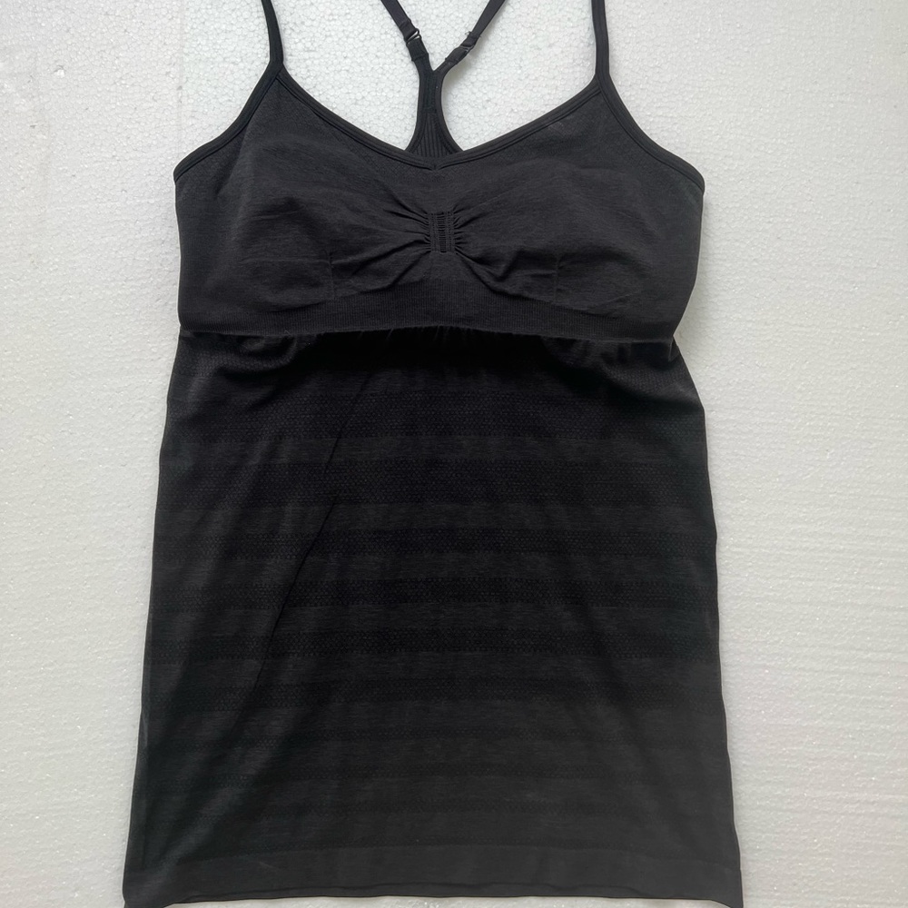 Lululemon Y tank with build-in bra